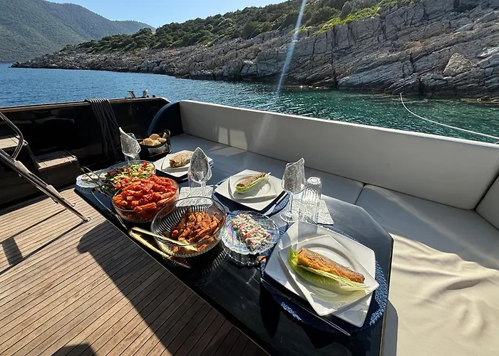 Botel Halal Vacation